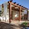 Cottage a 1km dal centro storico, 500 m dal mare,veranda attrezzata,barbecue,doccia interna ed esterna,giardino