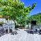 Casa rustica con terrazza e barbecue-14