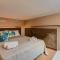JOIVY Sophisticated 2 BR loft for 4-3
