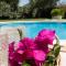 Villa Bougainvillea con piscina e giardino privato a pochi passi dal mare-27