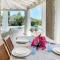Villa Bougainvillea con piscina e giardino privato a pochi passi dal mare-4