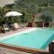 Farmhouse in Cortona with pool-0