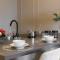 Lingers Suites & Residence-20