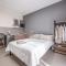 Suite 649 Mono con terrazzo-3