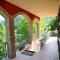 Villa Patti per gruppi fino a 20 persone, con piscina privata, camino e grande giardino nelle colline marchigiane-14