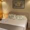 Frank Host Roma Lux , Metro A a 50 m, simple check-in con codice a qualsiasi orario
