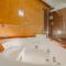Aphrodite Luxury APT with Jacuzzi-8