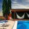 GOCCE VILLAS - Villa de Flores Country Style Villa With Pool