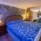 The Vernazza Main Plaza - Rooms & Suites-10