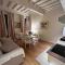 Cozy Santa Maria Novella Uffizi Duomo 2beds-2baths-47
