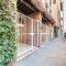 GuestHost - Florence Charme Superior Apartment with Balcony-24