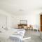 Lake View Cozy Apartment with Small Garden-3