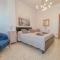 Center - Modern & Spacious Stay by Host Hero