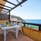 Bild des The Terrace Above The Sea