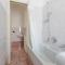 GuestHost - Porta Romana Cozy Apt with Balcony-16