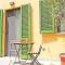 House Nubia, San Frediano, near Ponte vecchio, with free private parking lot