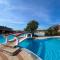 Platino Apt - Jacuzzi privata, Tre piscine, un Bar-43