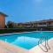 Blue, Relax con piscina e garage