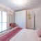Lora flowers Suite, free parking,self check in, 5-10
