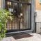 Design and Silence - Wide renovated apartment 2 stops form centrale-27
