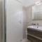 Seaside Apartment with swimming pool and parking-20