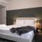 Prestige Suite Room - Just 30 Seconds Walk to Bernina Express-1