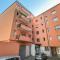 GuestHost - Bright Apartment near Mestre Station-12