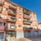 GuestHost - Bright Apartment near Mestre Station-13