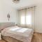 GuestHost - Bright Apartment near Mestre Station-8