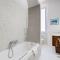 Elegant 3-Bedroom Apartment in Piazza Mazzini-18
