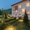 Villa in Lucca with Jacuzzi and Wine Tours