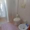 Camera matrimoniale con bagno-12