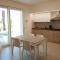 Residence Florinas con piscina - Family Apartments Lido di Jesolo-13