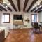 Cute House with Canal View - 10 Minutes to San Marco Square and Rialto Bridge-13
