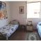 Thrifty, quiet, authentic apartment with 2 comfortable single beds-1