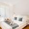 GOLDEN LUXE - Private Garden 3 Bedrooms and Parking-10