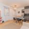New Exclusive Apartment FONDAZIONE PRADA Tram to Duomo-21