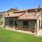 Apartment in Cetona with pool