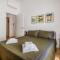 Intrho Isola Luxury Apartment , Modern & Cozy-10