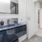 Modern apartment with balcony in Corso Sempione-20