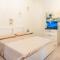Zen Retreat with Jacuzzi, Patio & Private Garage Plus Automatic Check in 24 7 with Netflix Dazn and Disney Plus-14