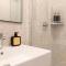 Imperium Luxury Suites - 100mt to Metro A, 5 min to center, pvt bathroom, A-C-39