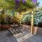 Charming Flat with Private Garden-9