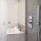 JOIVY Elegant 1BR Flat Near City Centre-16