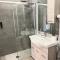 The Central House Piacenza camere con bagno privato self check in-29