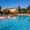 Sarzana-Charming Apartment Pool and BB-10