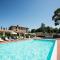 Toscana Pomaia Appartamenti con Ristorante e Piscine