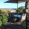 Appartamento con giardino privato-16
