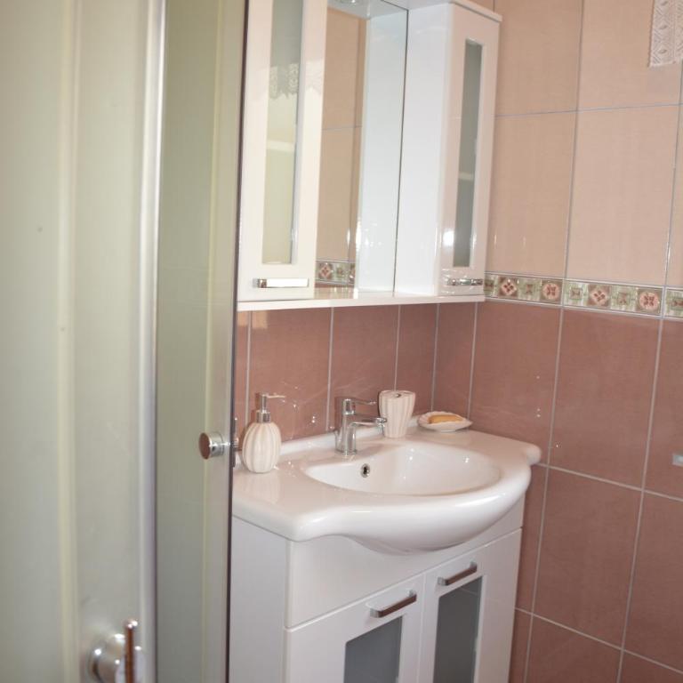 Guest House Evropa 2 - Two-Bedroom Apartment with Sea View - 22