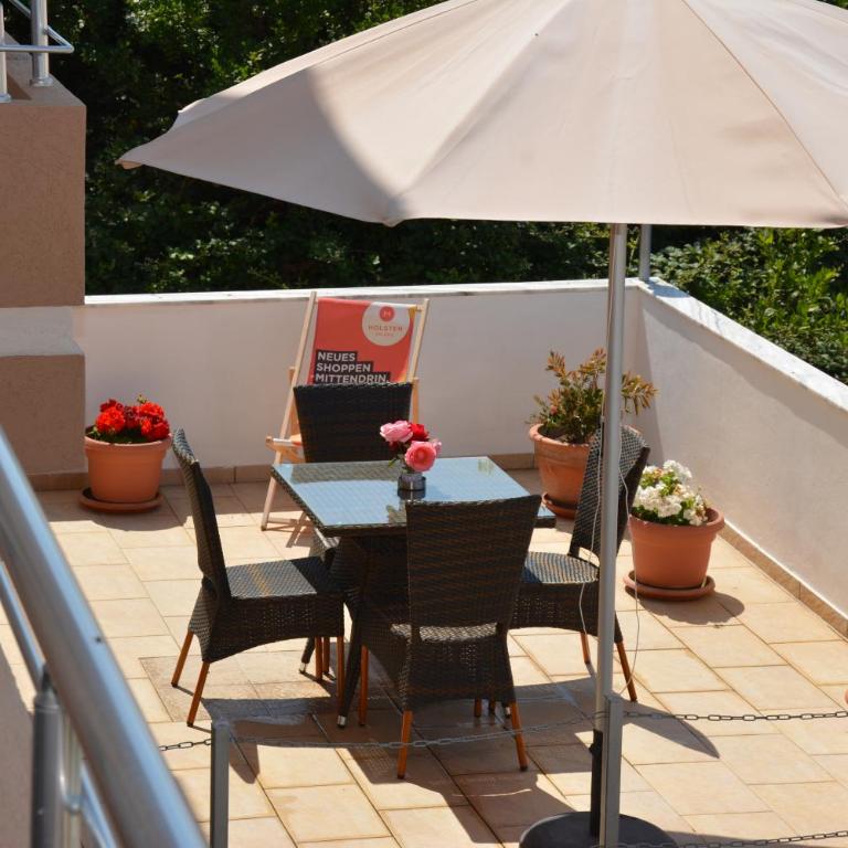 Guest House Evropa 2 - Two-Bedroom Apartment with Sea View - 3